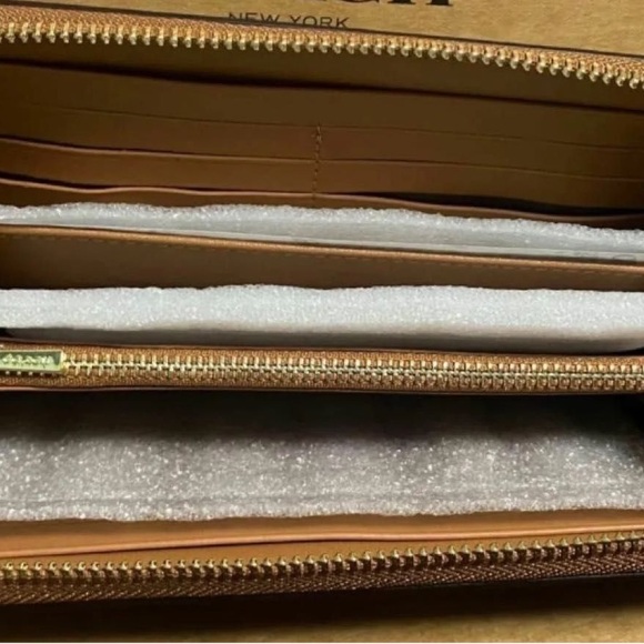 Coach X Peanuts long zip around wallet - Picture 3 of 4